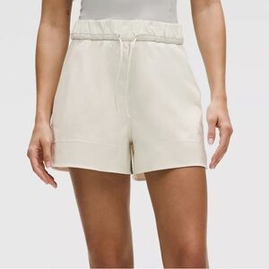 Lululemon Sz XL Womens Shorts Cinch-able Waist High Rise Woven Beige 3.5” inseam